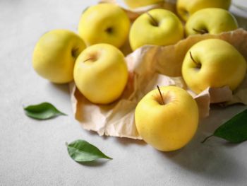Apple Golden Delicious Fresh 1Kg, IMPA Code:000507